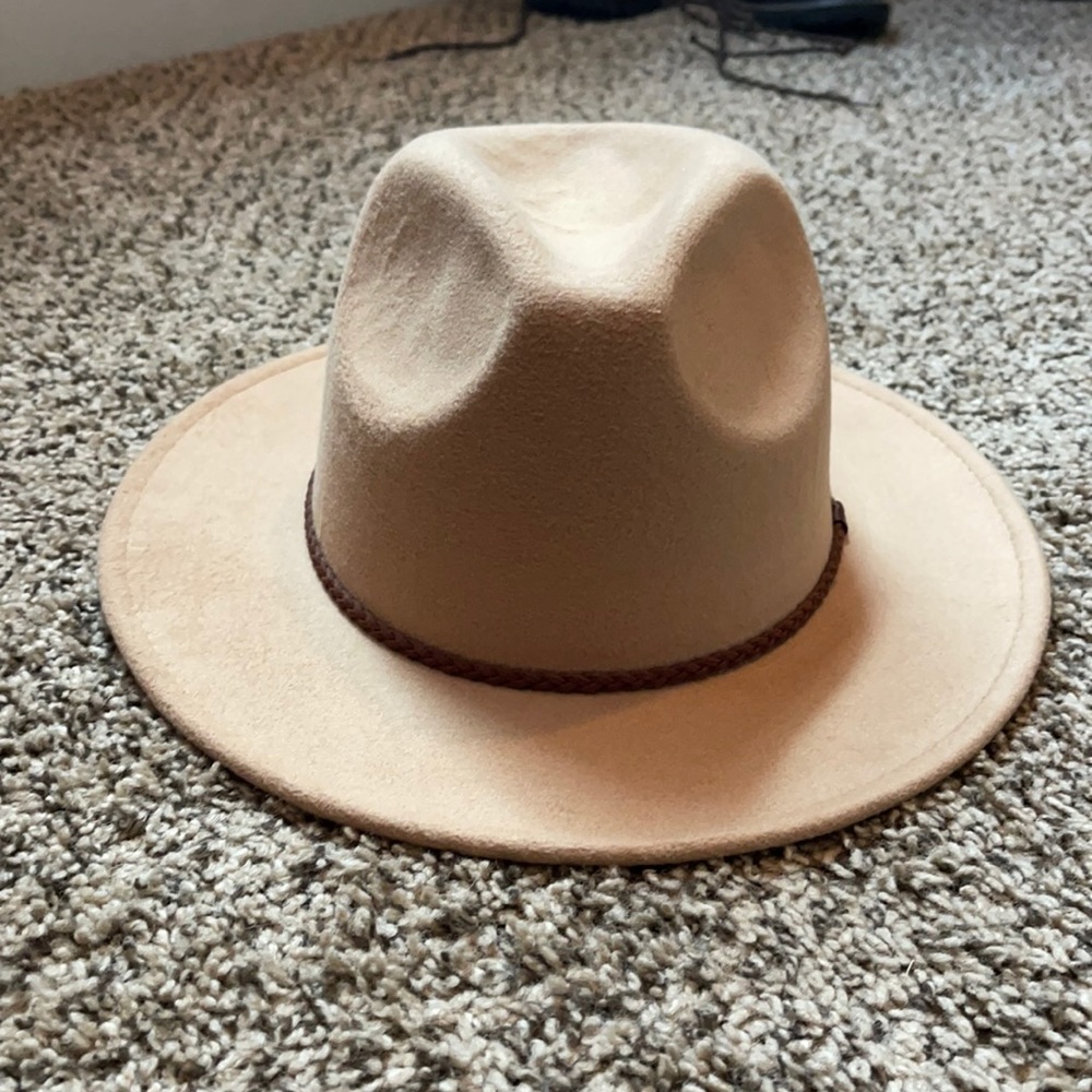 Adjustable hat